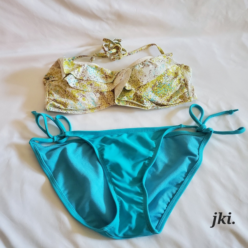 Two-Piece Women's Swimsuit - Picture 2 of 7